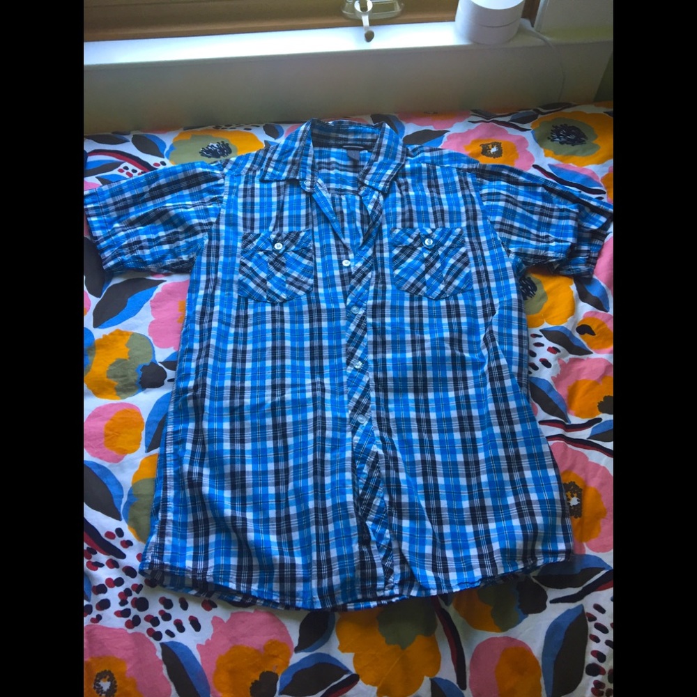 Men’s Plaid Shortsleeved Shirt